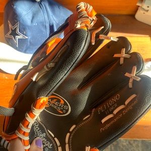softball glove there is a break that needs to be fixed still workable tho.